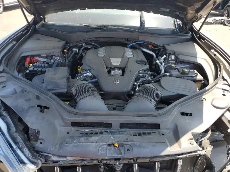 2022 MASERATI LEVANTE BASE  