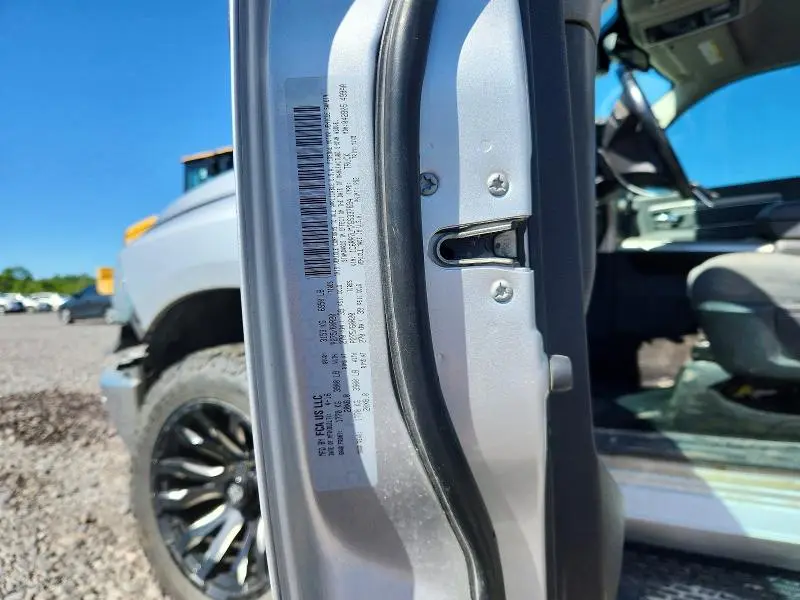 2016 RAM 1500 SLT  
