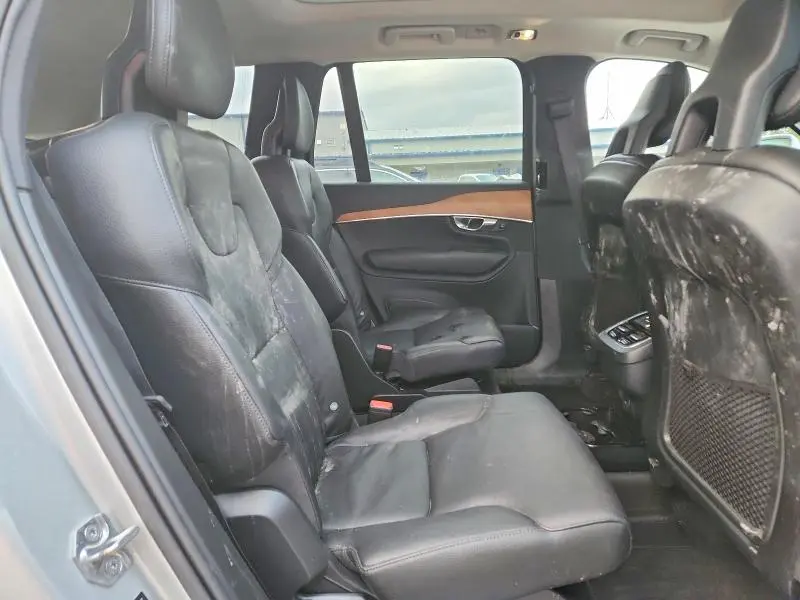 2021 VOLVO XC90 T6 MOMENTUM  