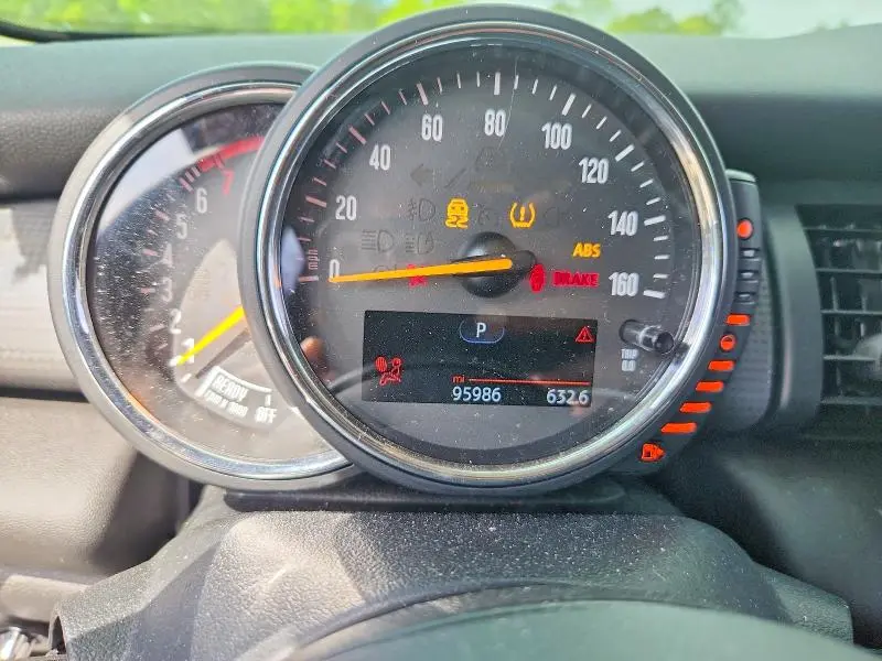 2017 MINI COOPER   