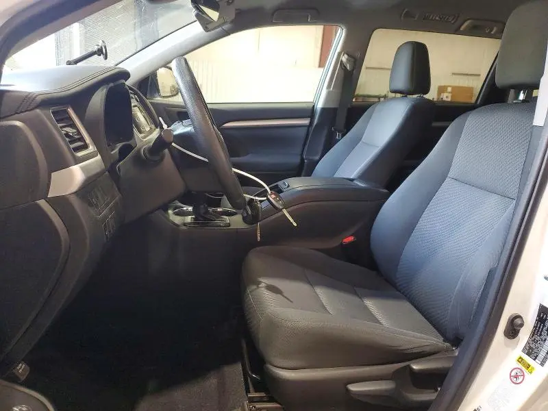2019 TOYOTA HIGHLANDER LE  