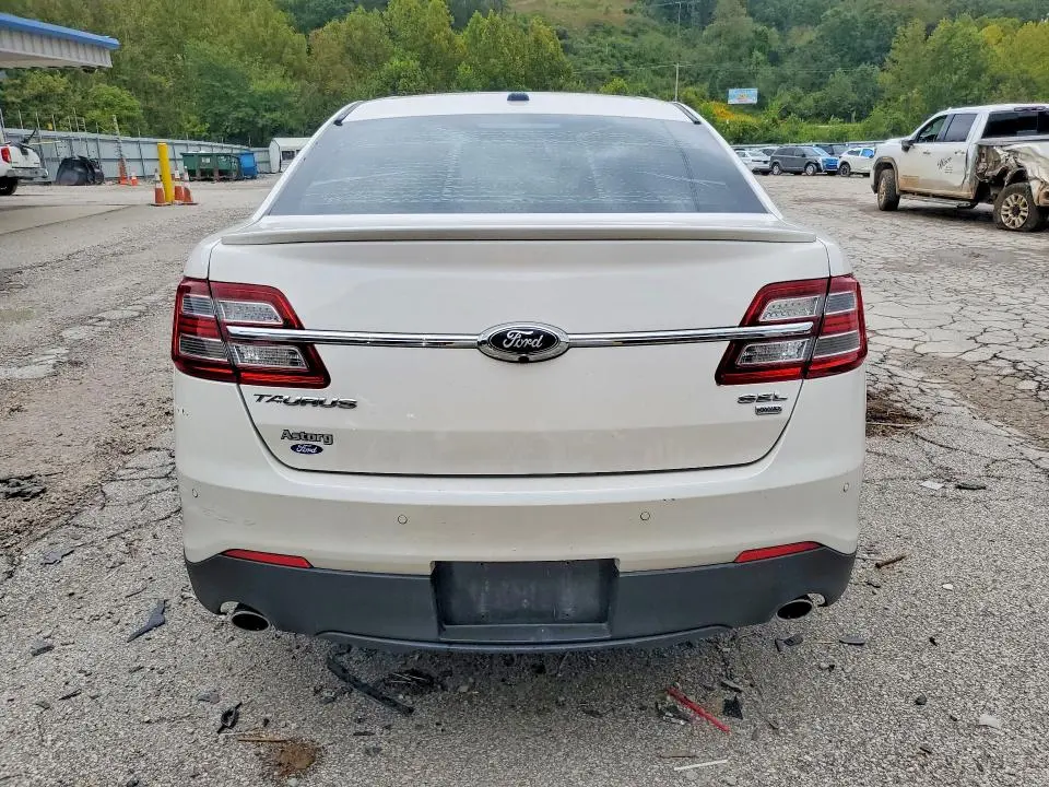2018 FORD TAURUS SEL  