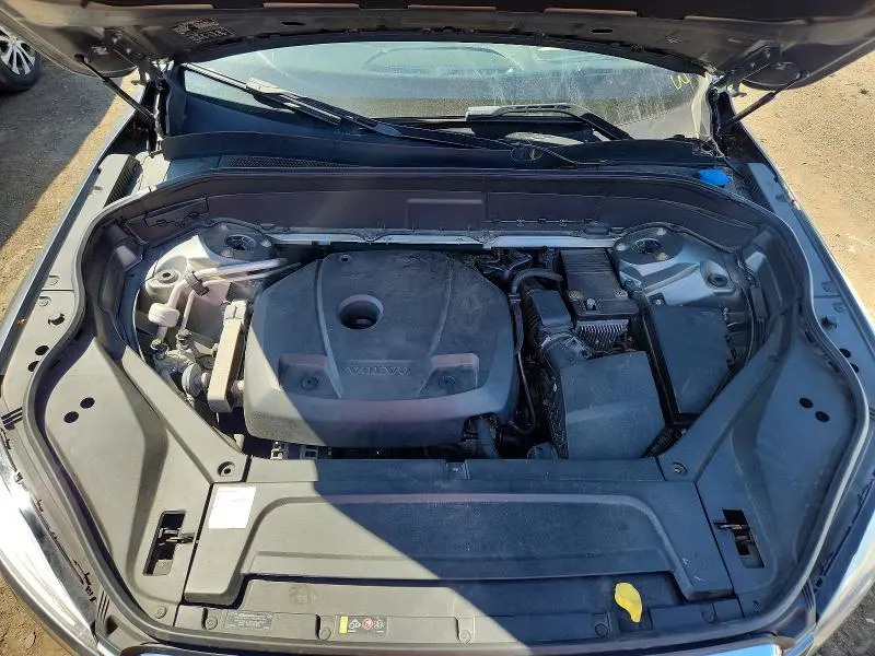 2016 VOLVO XC90 T6  