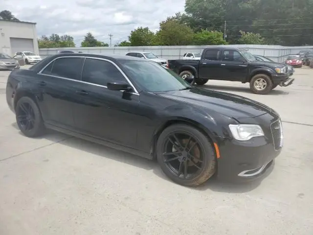 2016 CHRYSLER 300 LIMITED  