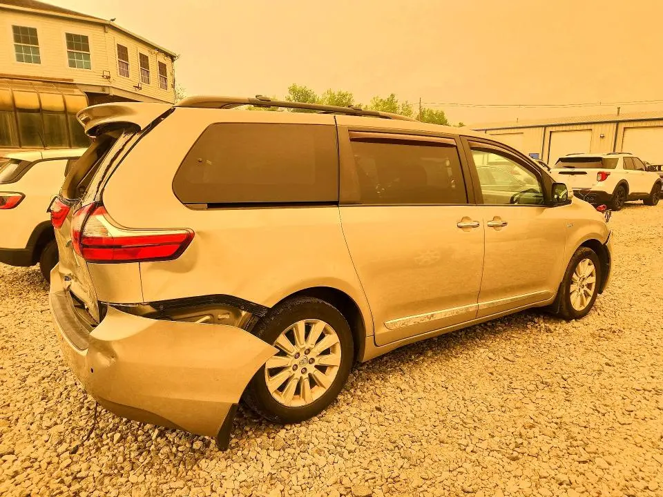 2017 TOYOTA SIENNA LIMITED PREMIUM 7-PASSENGER  