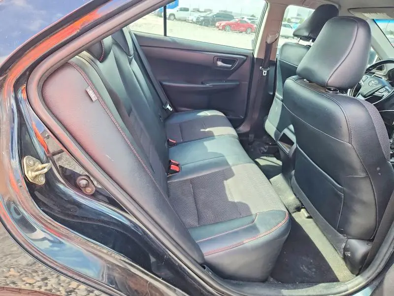 2016 TOYOTA CAMRY SE  
