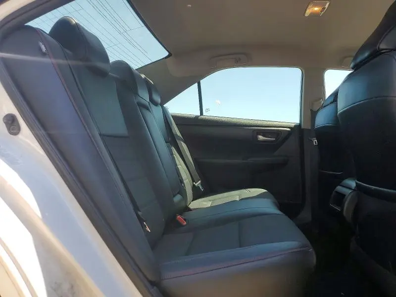 2016 TOYOTA CAMRY SE  