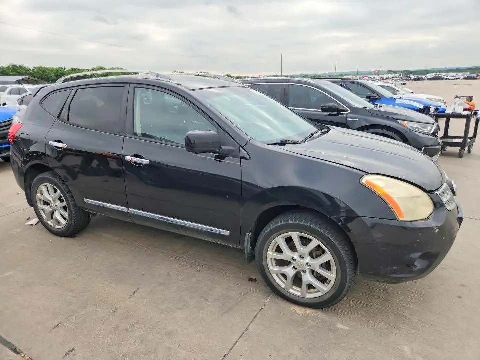 2013 NISSAN ROGUE S  