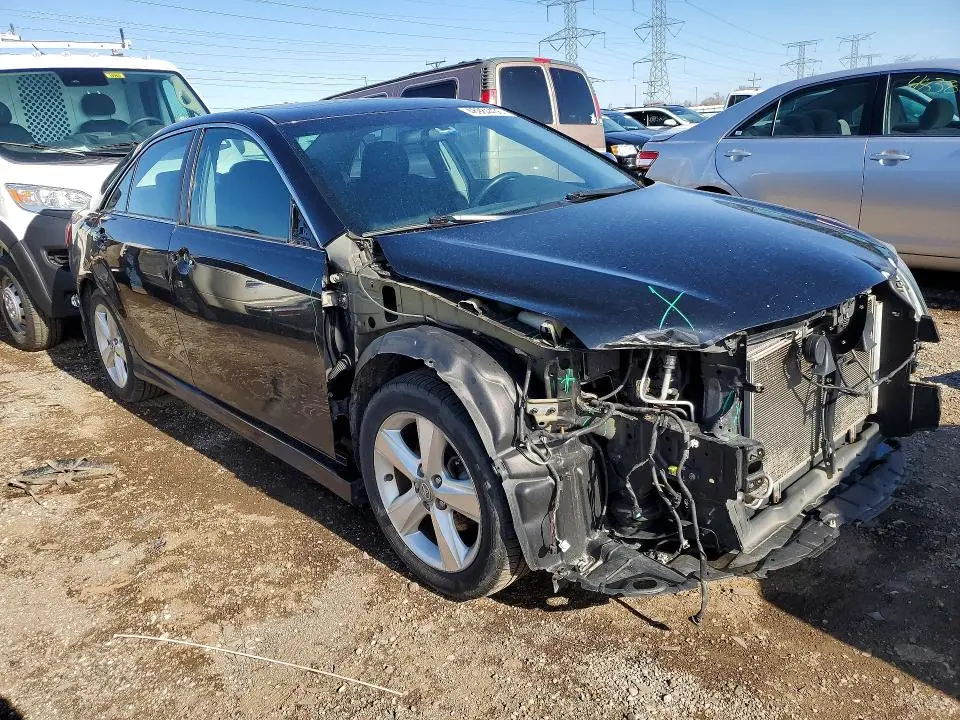 2011 TOYOTA CAMRY SE  