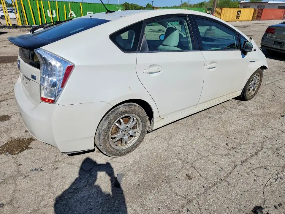 2010 TOYOTA PRIUS III  