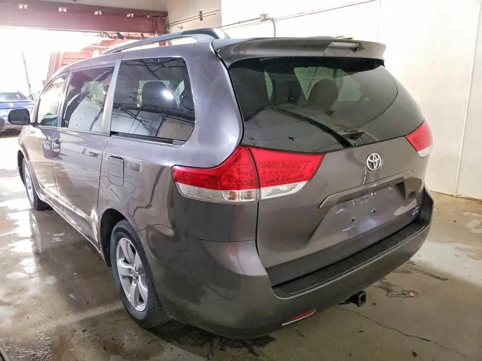 2014 TOYOTA SIENNA XLE 7-PASSENGER  