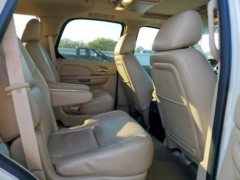 2011 CADILLAC ESCALADE LUXURY  