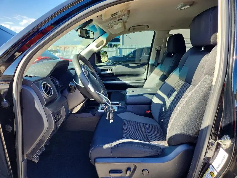 2017 TOYOTA TUNDRA SR5  
