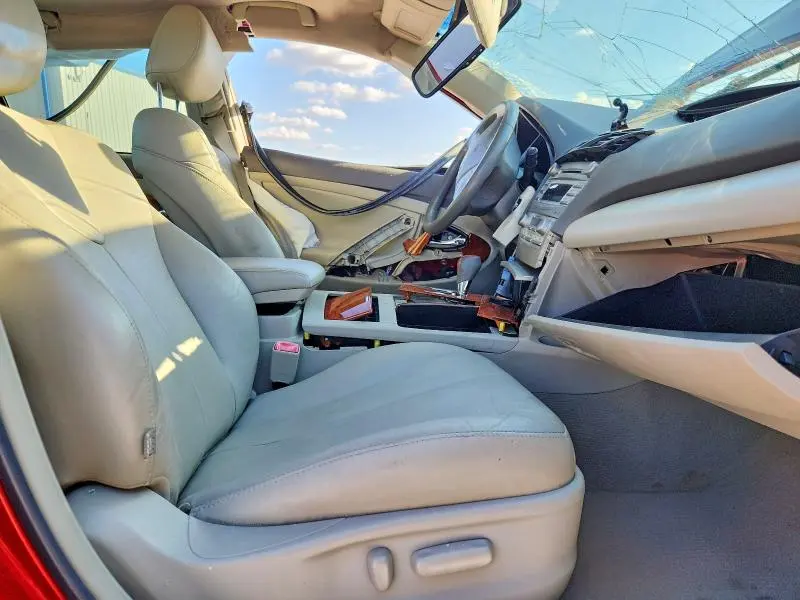 2011 TOYOTA CAMRY XLE V6  