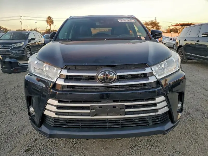 2018 TOYOTA HIGHLANDER SE  