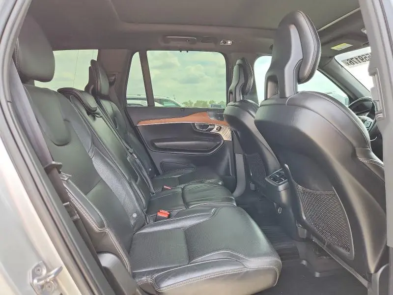 2016 VOLVO XC90 T6  