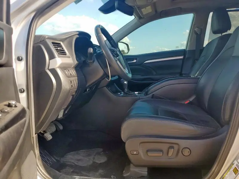 2019 TOYOTA HIGHLANDER SE  