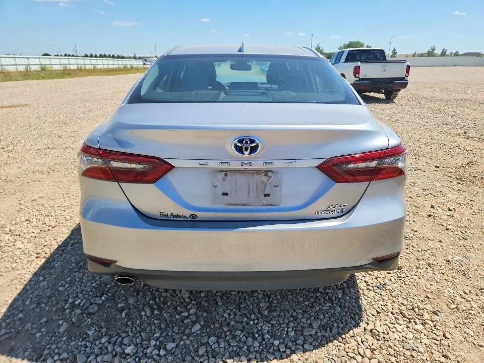 2021 TOYOTA CAMRY XLE  