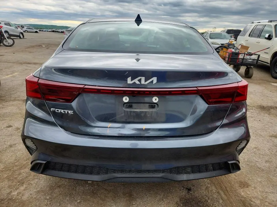 2024 KIA FORTE LXS  