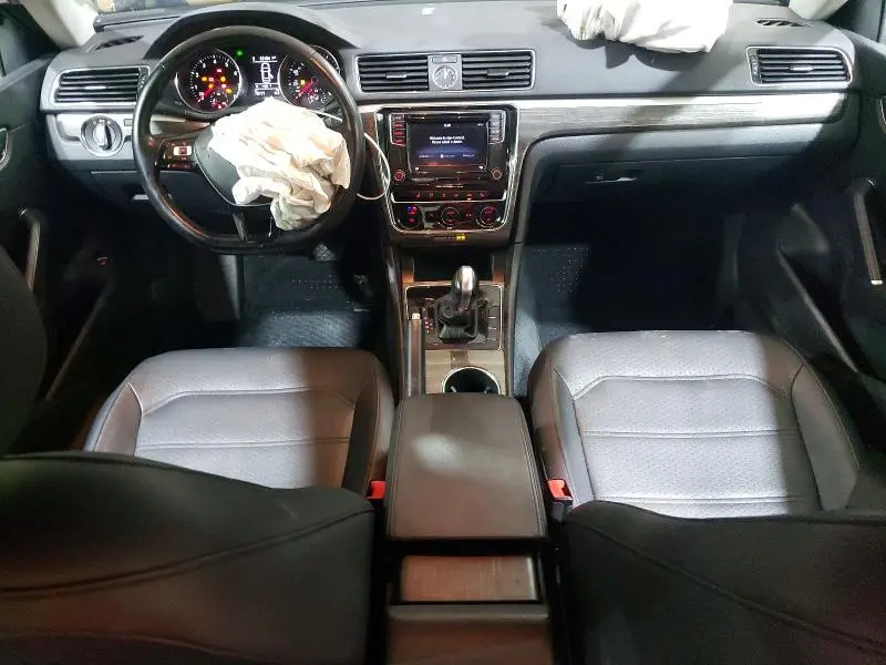 2016 VOLKSWAGEN PASSAT SE  