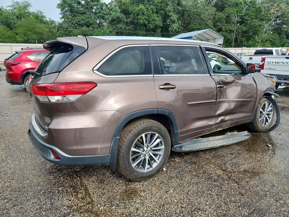 2018 TOYOTA HIGHLANDER XLE  