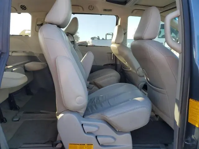 2014 TOYOTA SIENNA XLE  