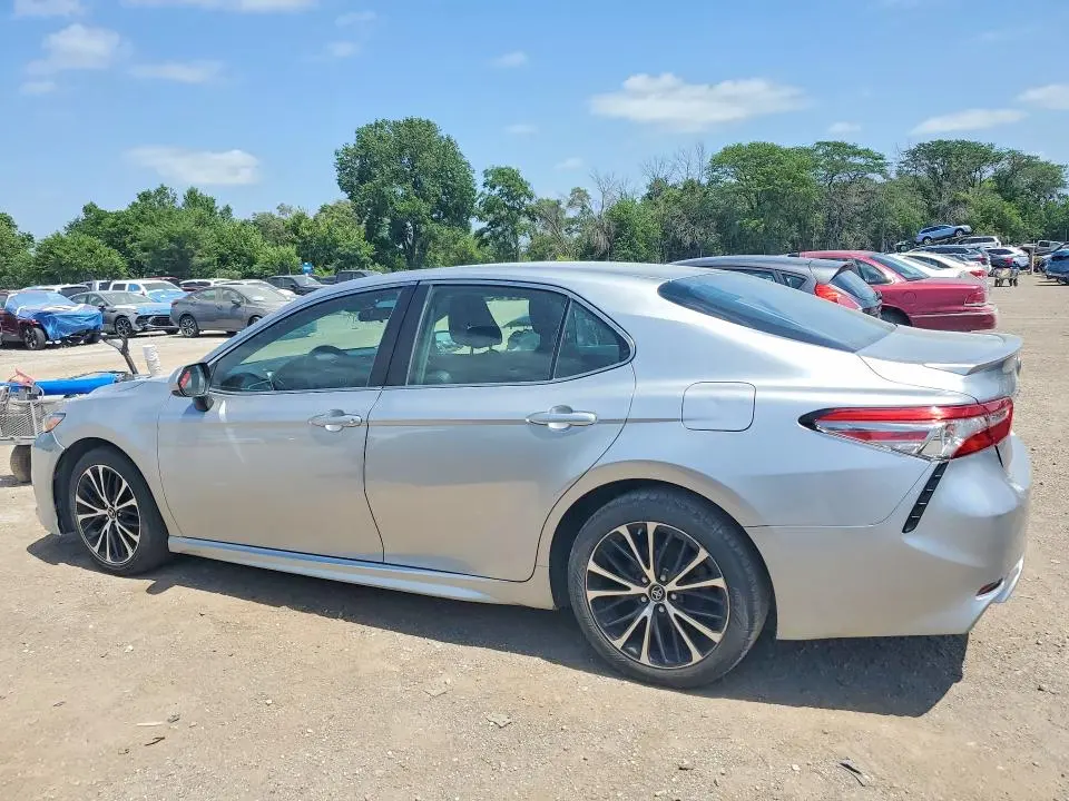 2018 TOYOTA CAMRY SE  