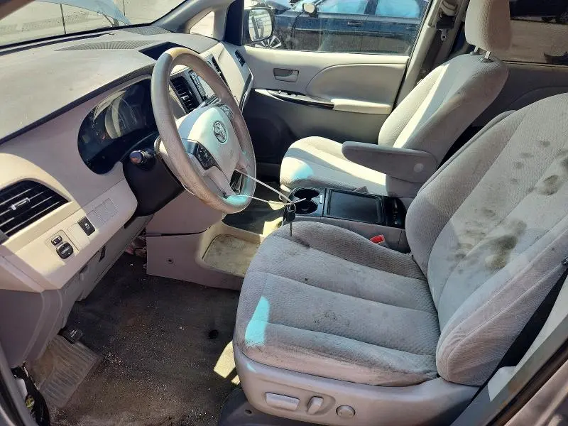 2013 TOYOTA SIENNA LE  