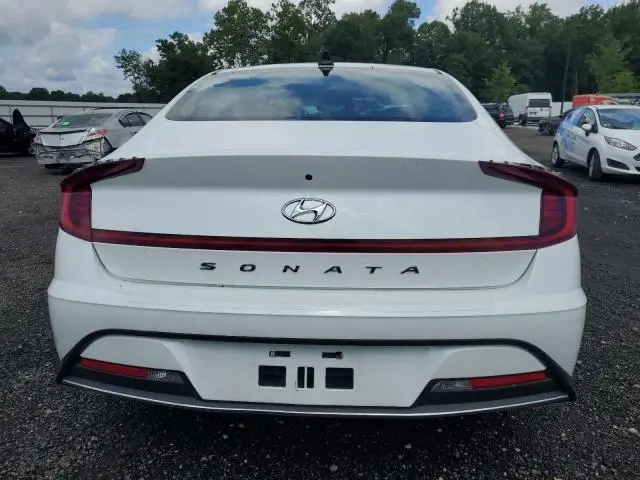 2022 HYUNDAI SONATA SE  