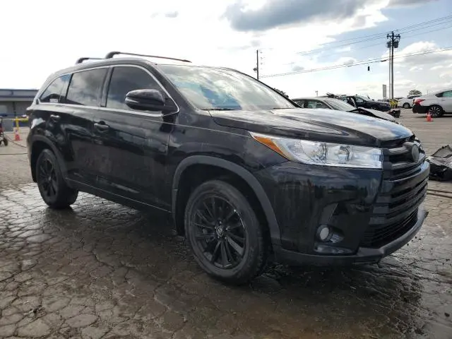 2017 TOYOTA HIGHLANDER SE