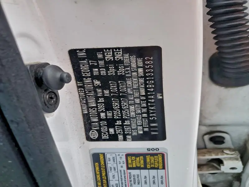 2011 KIA SORENTO BASE  