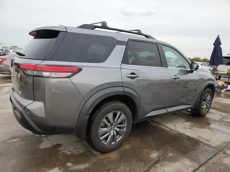 2022 NISSAN PATHFINDER SV  