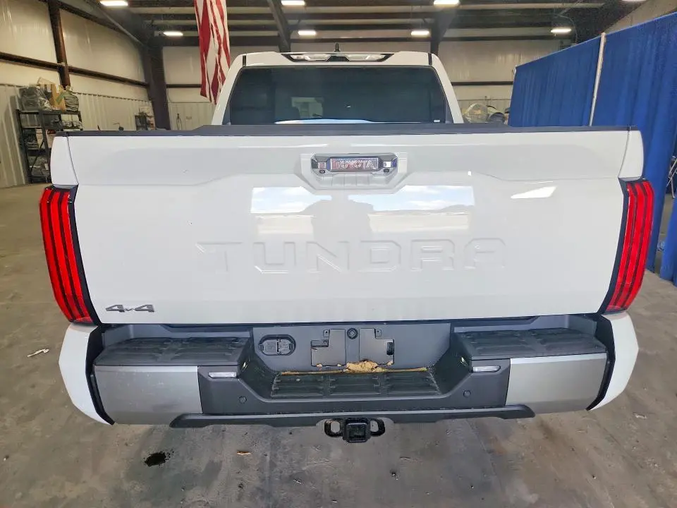 2026 TOYOTA TUNDRA CREWMAX LIMITED  