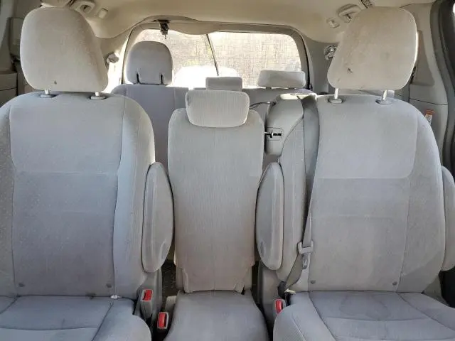 2015 TOYOTA SIENNA LE  