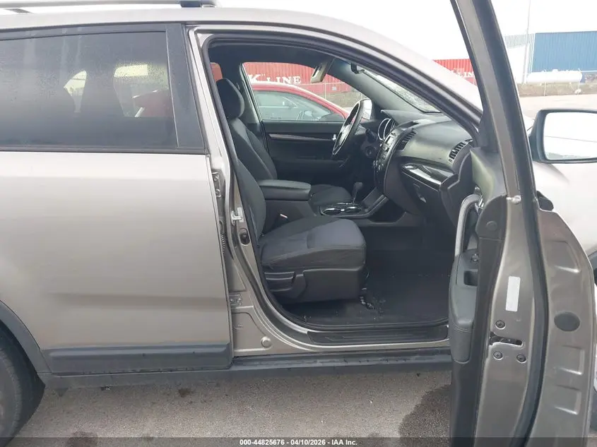 2012 KIA SORENTO LX