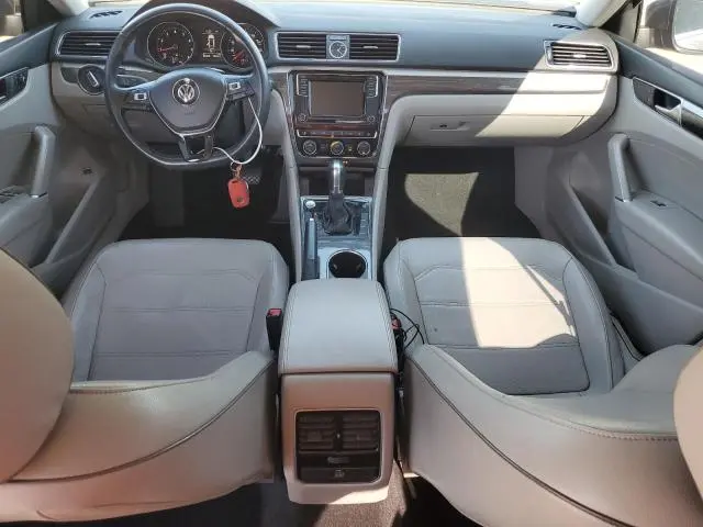 2017 VOLKSWAGEN PASSAT SE  