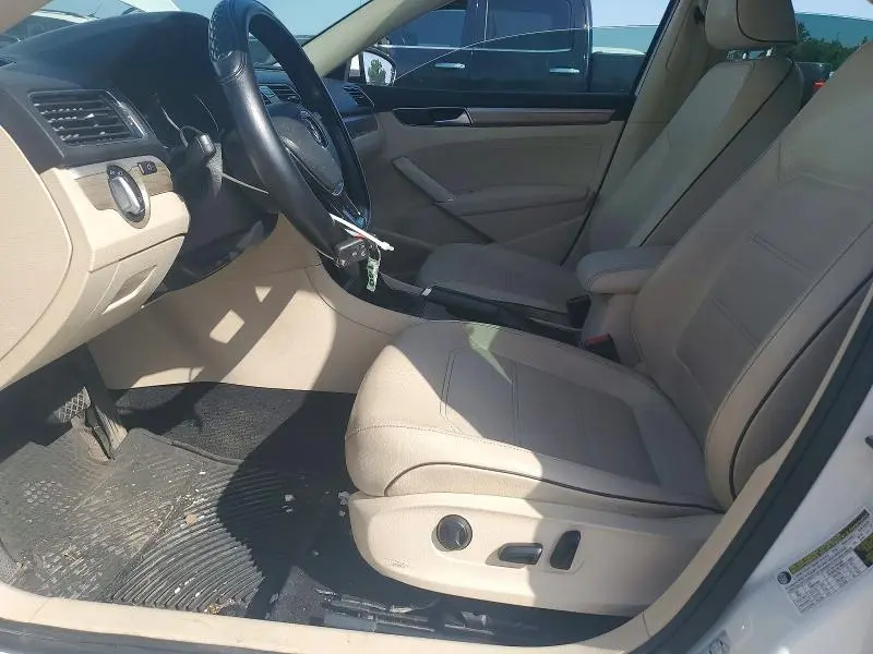 2018 VOLKSWAGEN PASSAT SE  