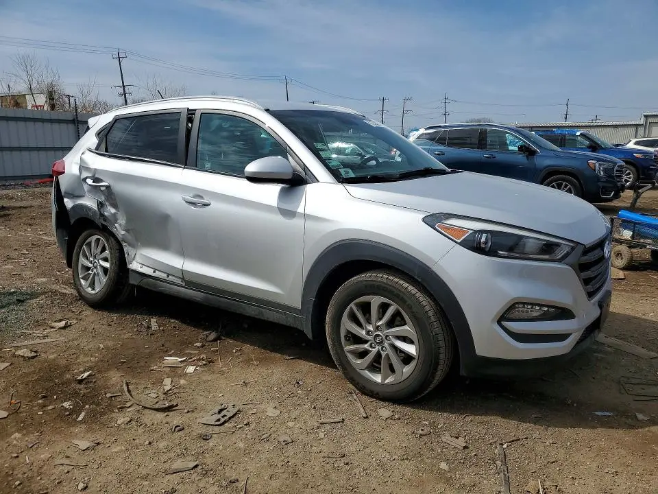 2016 HYUNDAI TUCSON SE  