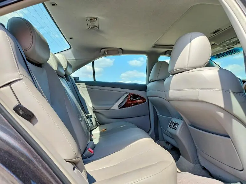 2011 TOYOTA CAMRY XLE V6  