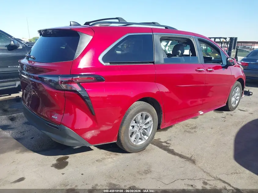 2026 TOYOTA SIENNA XLE