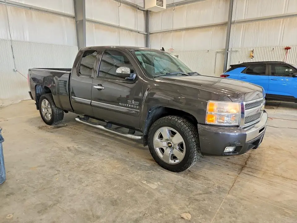 2011 CHEVROLET SILVERADO C1500 LT  