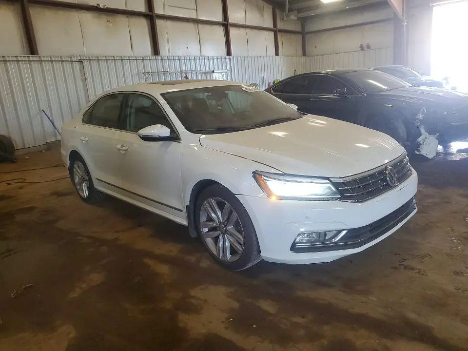 2017 VOLKSWAGEN PASSAT SE  