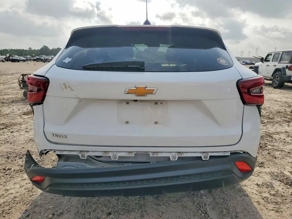 2024 CHEVROLET TRAX LS  