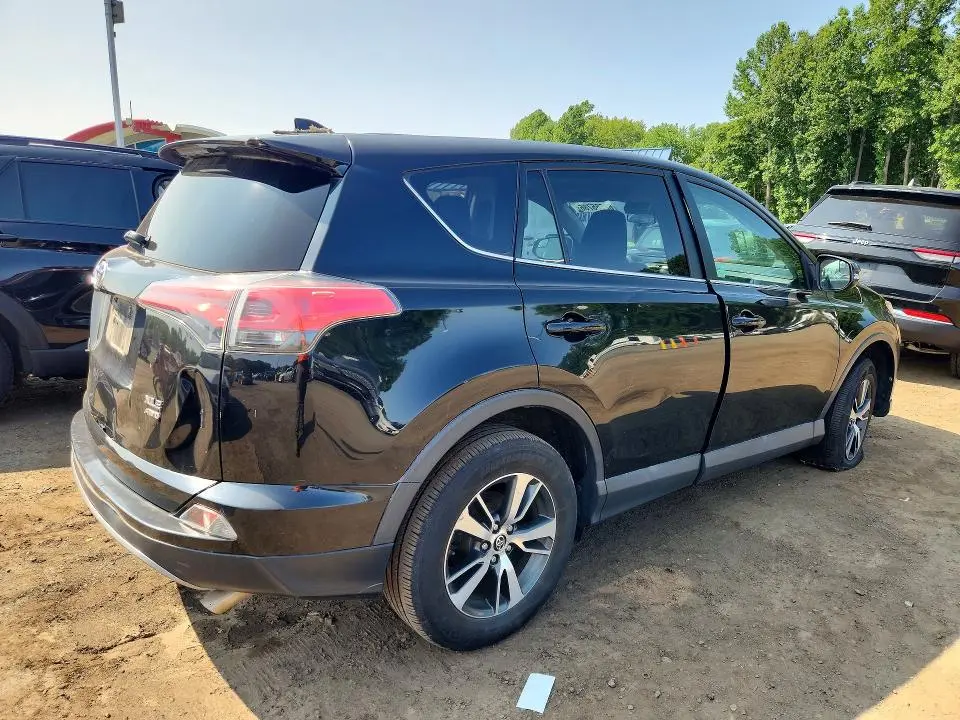 2018 TOYOTA RAV4 XLE  