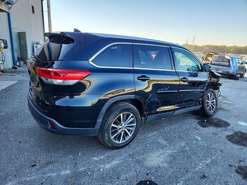 2019 TOYOTA HIGHLANDER XLE  