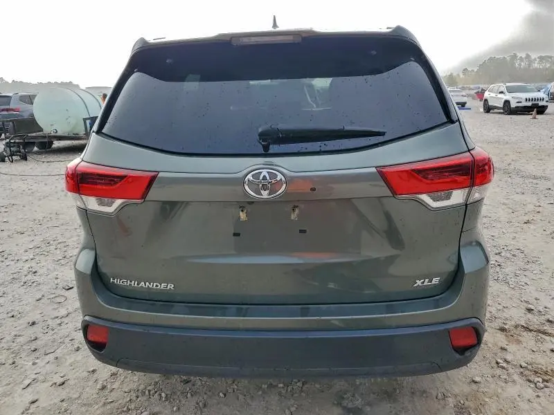 2019 TOYOTA HIGHLANDER SE  