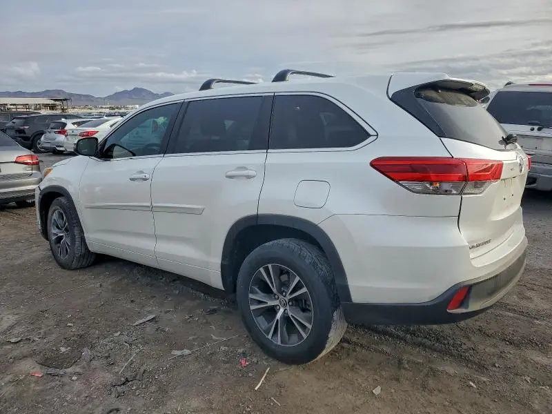 2017 TOYOTA HIGHLANDER LE  