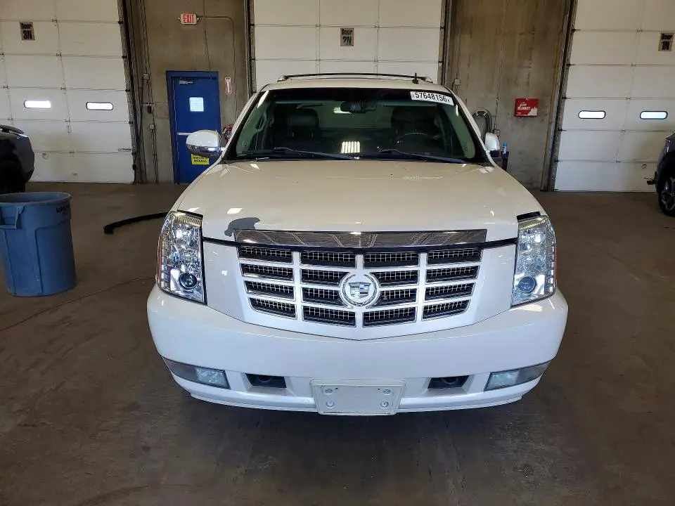 2011 CADILLAC ESCALADE EXT LUXURY  