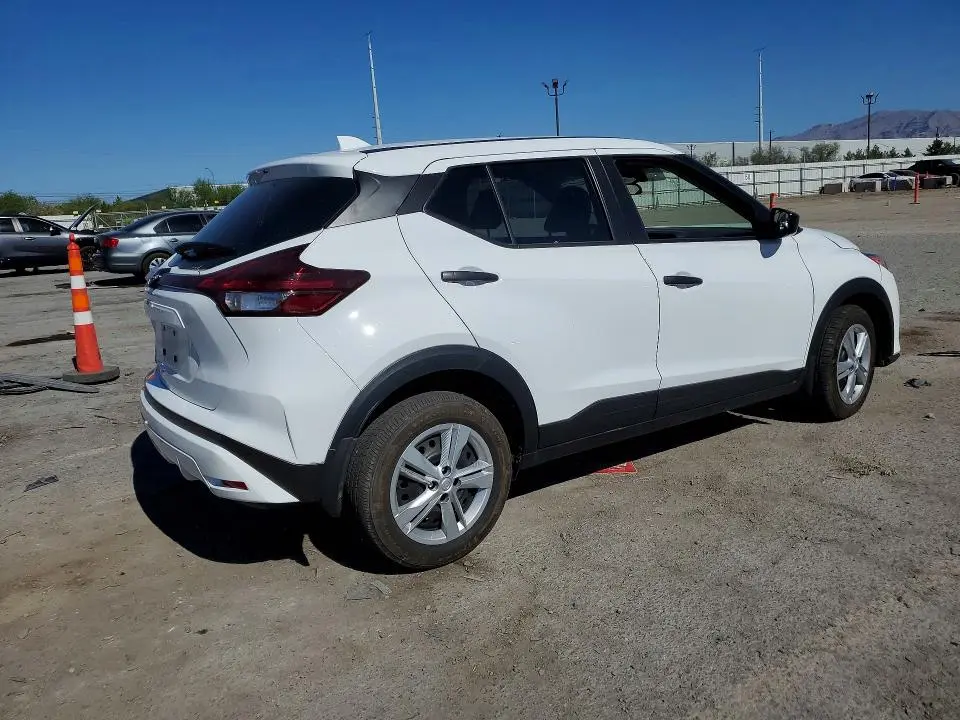 2024 NISSAN KICKS S  