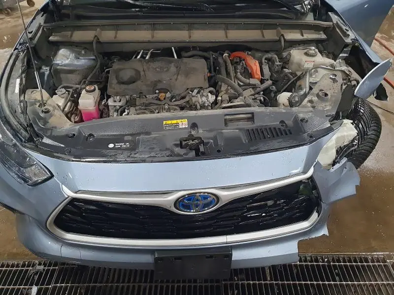 2022 TOYOTA HIGHLANDER HYBRID XLE  